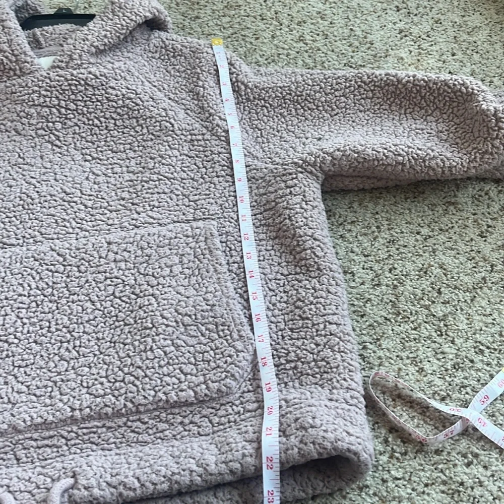 american eagle Women's pink fuzzy hooded Sweater - Picture 5 of 7